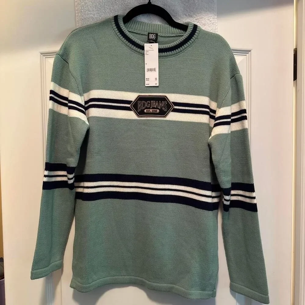 BDG Men's sweater size Medium- NWT